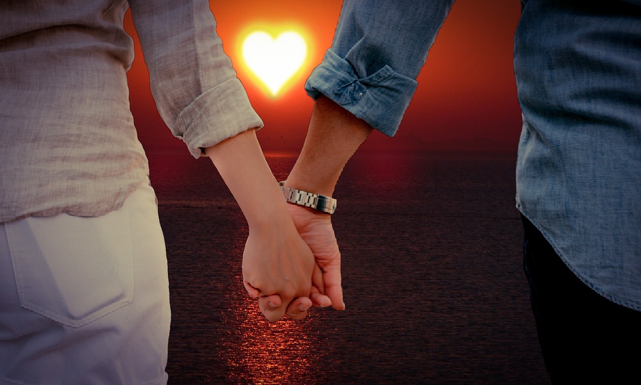 Uzaktan Bir Erkeğin Seni Sevdiğini Nasıl Anlarsın? 1 Uzaktan Bir Erkeğin Seni Sevdiğini Nasıl Anlarsın?