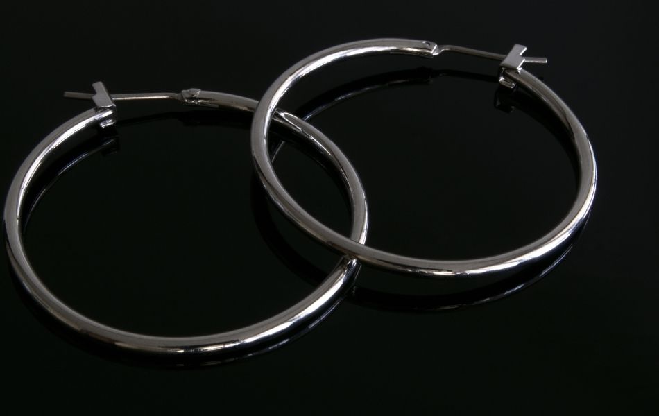 Zarif ve Modern Takı Seçenekleri: Çelik Kolye, Halka Küpe ve Tasarım Kolye